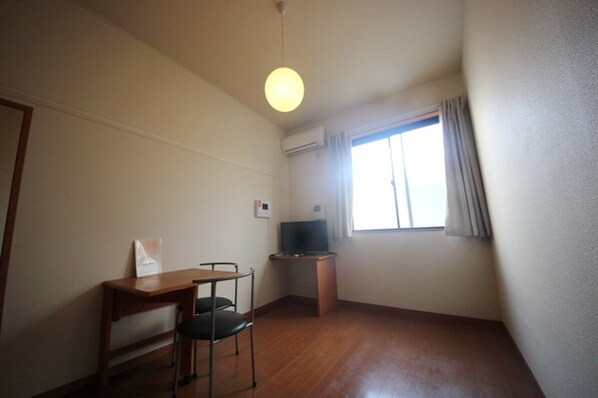 レオパレスフォレストフラワーの物件内観写真